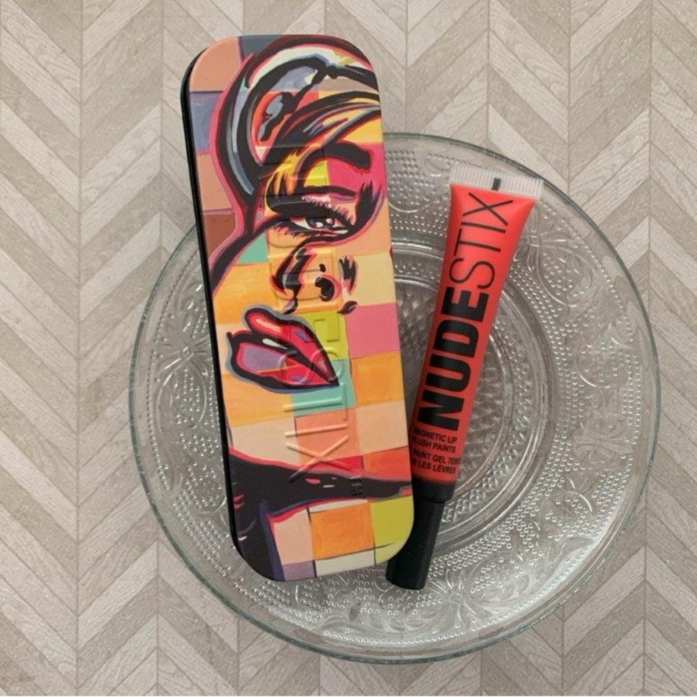 NUDESTIX Artistic Lip and Cheek Set.
